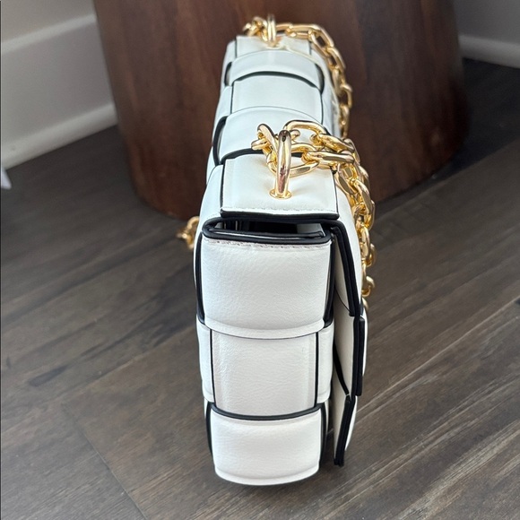 Eleganza Vegan Leather Flap snap top,double gold chain,black weave pattern - Picture 7 of 11